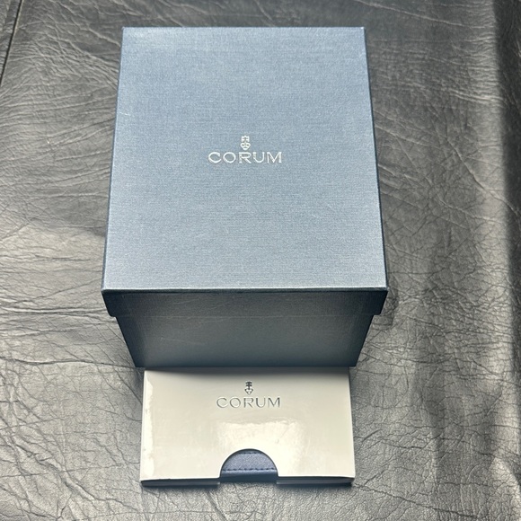 Red Watch with Blue Case - Picture 7 of 7